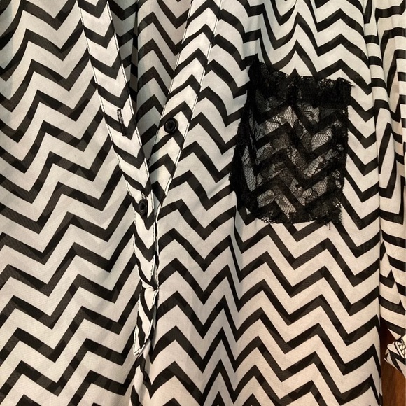 Wishful park small women’s lace blouse - Picture 3 of 5